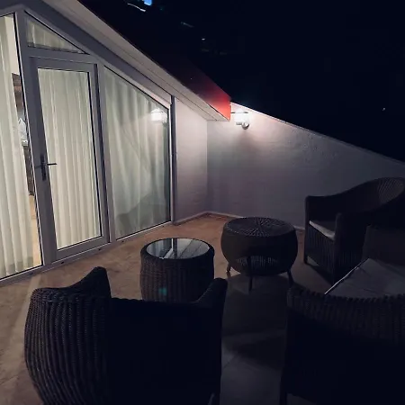 Apartment Akvaryum Icinde Teras Manzarali Dublex Daire
